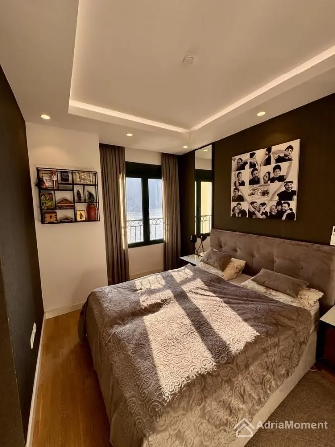 Prodaja, dvosoban stan, 85m², Dobrota, Kotor