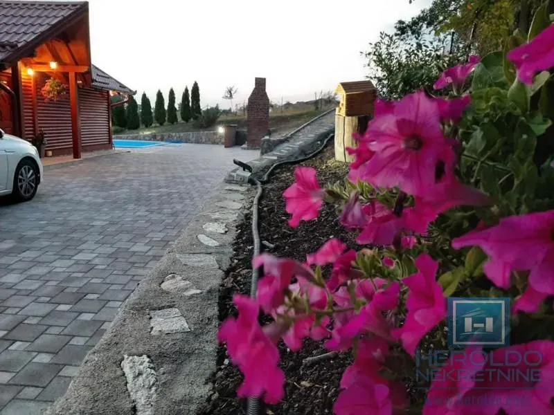 Prodaja, kuća, 228m², Velike Pčelice, Kragujevac