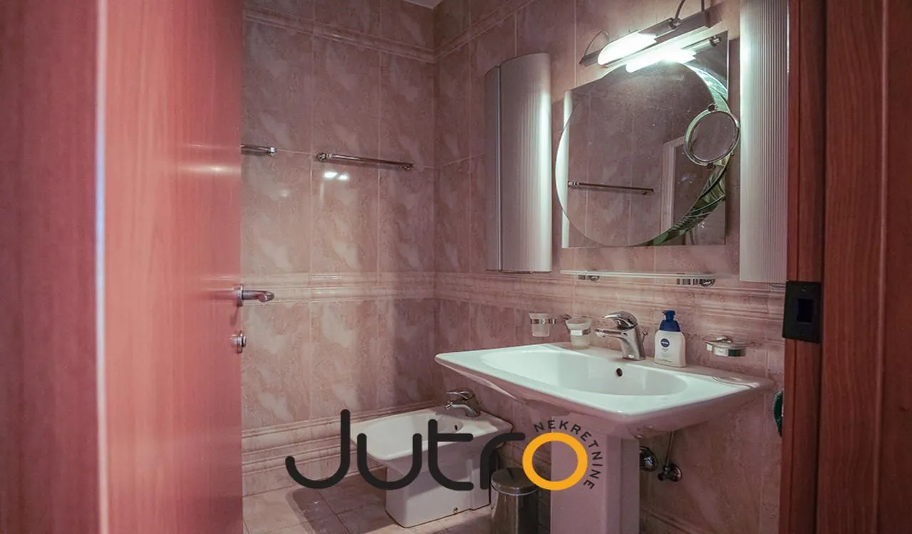 Prodaja, četvorosoban stan, 281m², Preko Morače, Podgorica