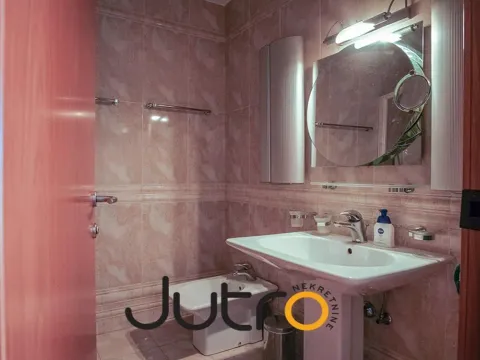 Prodaja, četvorosoban stan, 281m², Preko Morače, Podgorica - image 20