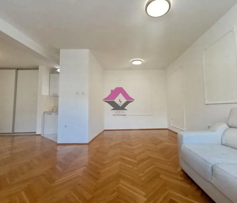 Izdavanje, trosoban stan, 70m², Bulevar Oslobodjenja, Novi Sad Sve Podlokacije