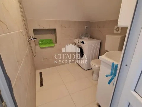 Izdavanje, jednosoban stan, 30m², Kanarevo Brdo, Beograd - image 4