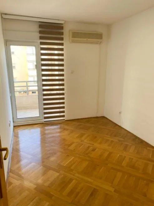 Izdavanje, poslovni prostor, 49m², Preko Morače, Podgorica