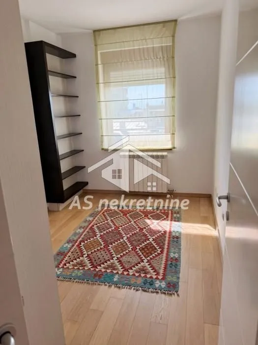 Izdavanje, trosoban stan, 73m², Vračar Sve Podlokacije, Beograd