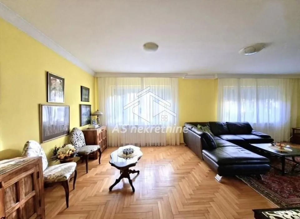 Prodaja, četvorosoban stan, 140m², Savski Venac, Beograd