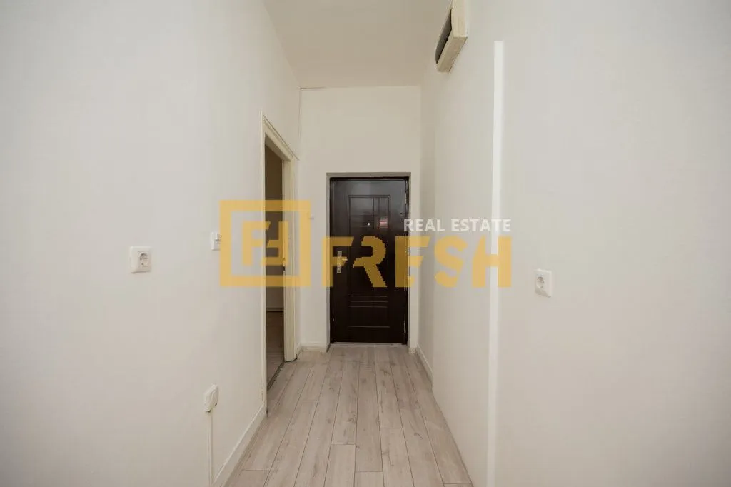 Izdavanje, poslovni prostor, 85m², Centar, Podgorica