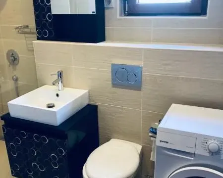 Prodaja, jednosoban stan, 83m², Centar, Tivat - image 9