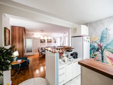 Sale, two bedroom apartment, 61m², Neimar, Vračar Sve Podlokacije - image 9