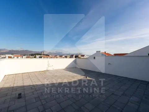 Izdavanje, trosoban stan, 208m², Zabjelo, Podgorica - image 16