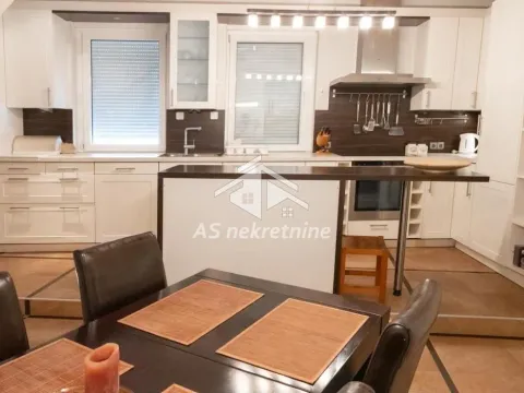 Rent, four bedroom apartment, 140m², Obilićev Venac, Beograd - image 10