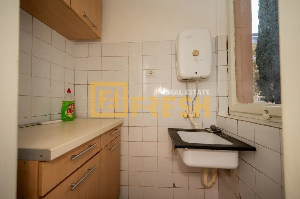 Izdavanje, poslovni prostor, 85m², Centar, Podgorica