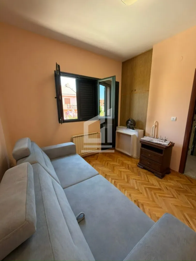 Rent, house, 220m², Stari Aerodrom, Podgorica