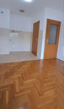 Prodaja, jednosoban stan, 36m², Stari Aerodrom, Podgorica - image 4