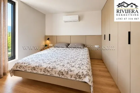 Moderna spavaća soba sa bračnim krevetom i ugradnim ormarom. - image 6