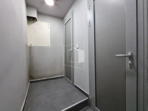 Izdavanje, poslovni prostor, 221m², Nikšić, Crna Gora - image 4