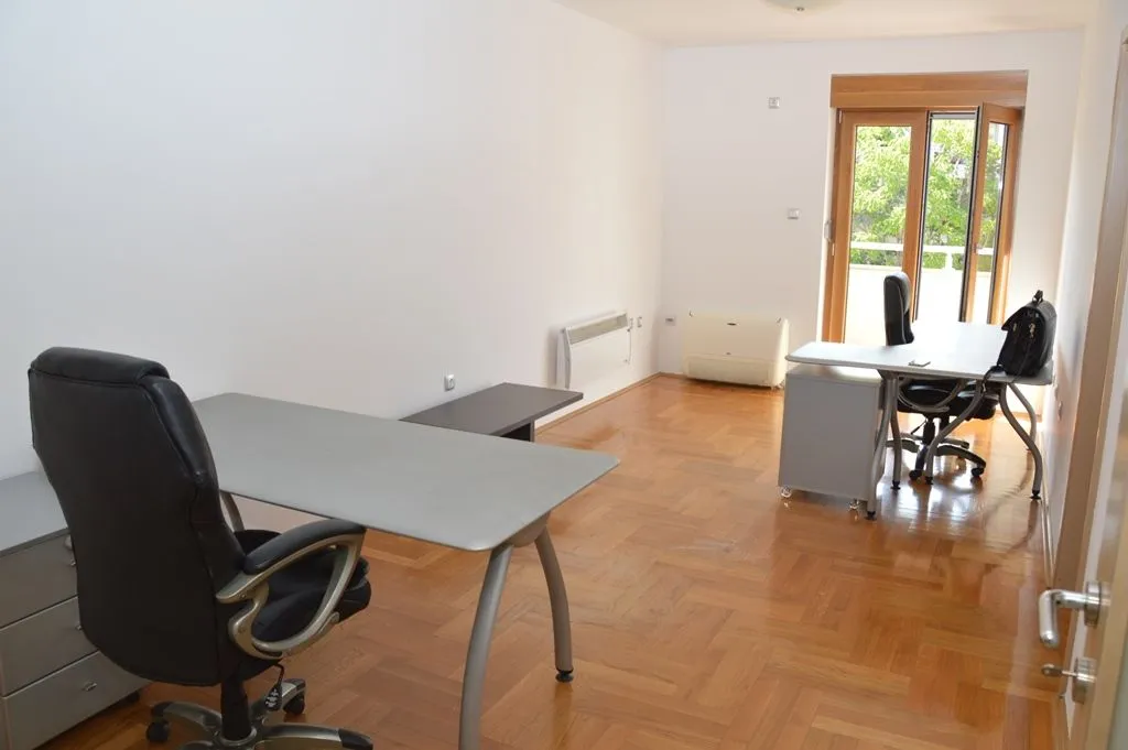 Rent, office space, 52m², Preko Morače, Podgorica