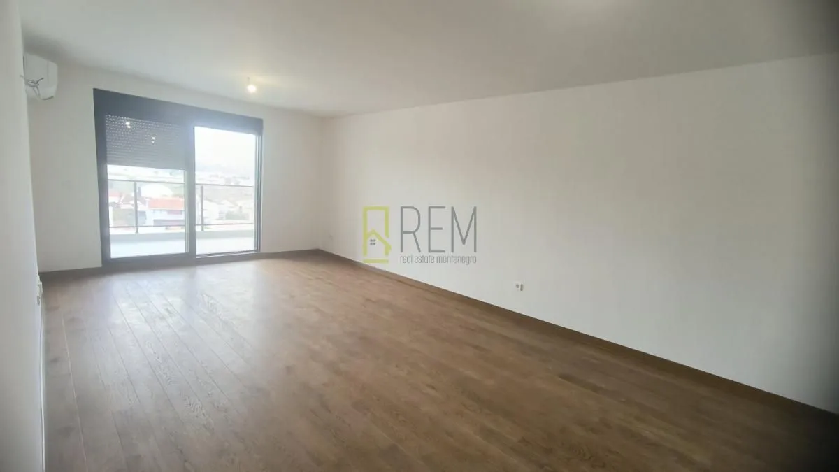 Prodaja, trosoban stan, 127m², Tološka šuma, Podgorica