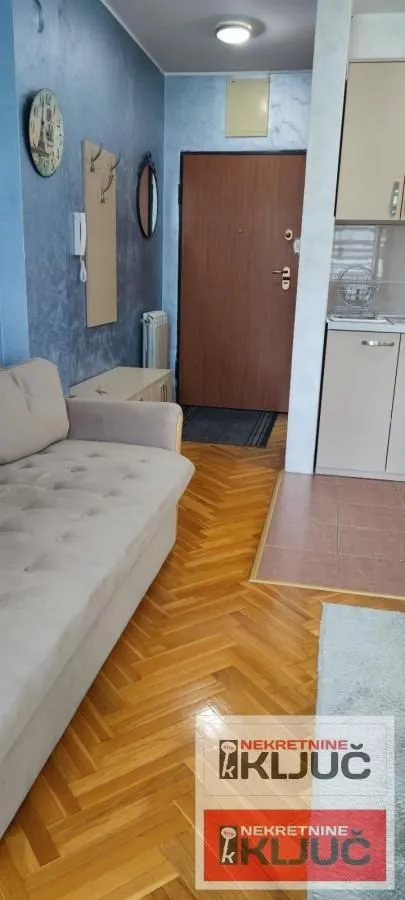 Izdavanje, garsonjera, 31m², Bulevar Oslobodjenja, Novi Sad Sve Podlokacije