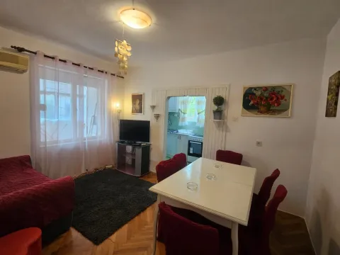 Rent, apartment, 90m², Kotor, Crna Gora - image 10