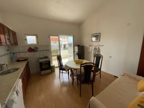 Izdavanje, dvosoban stan, 80m², Šušanj, Bar - image 10