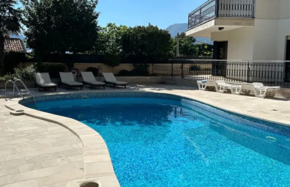 Rent, three bedroom apartment, 130m², Dobrota, Kotor