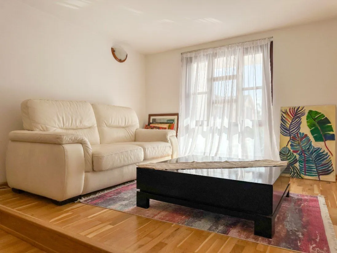 Izdavanje, kuća, 285m², Gorica C, Podgorica