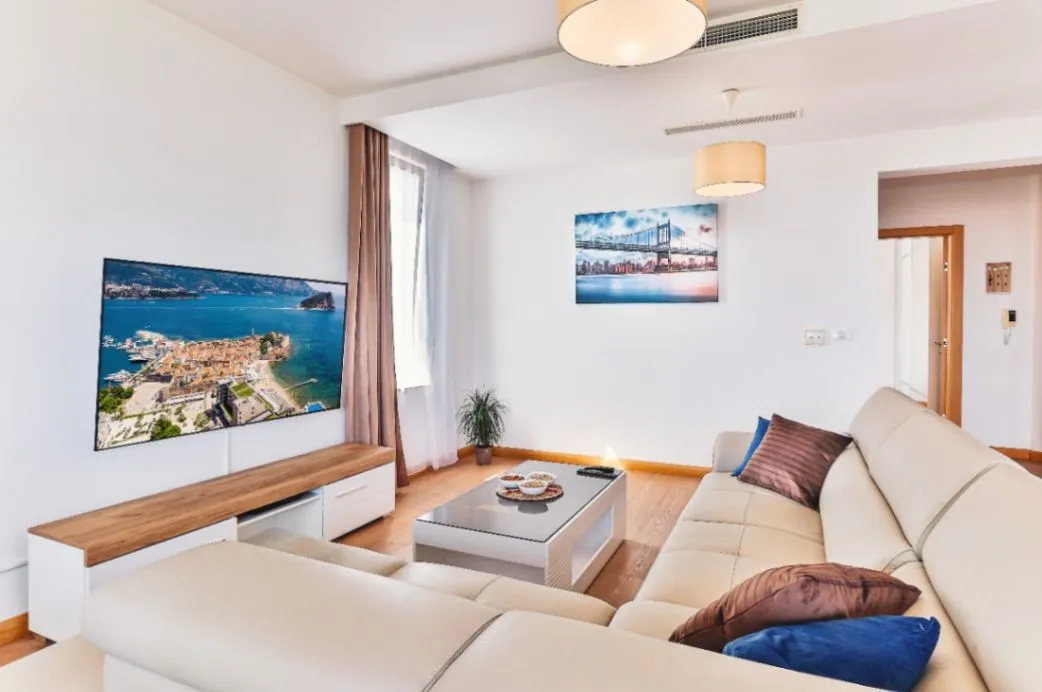 Rent, one bedroom apartment, 81m², Bulevar, Budva
