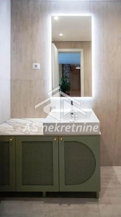 Izdavanje, trosoban stan, 100m², Vračar Sve Podlokacije, Beograd