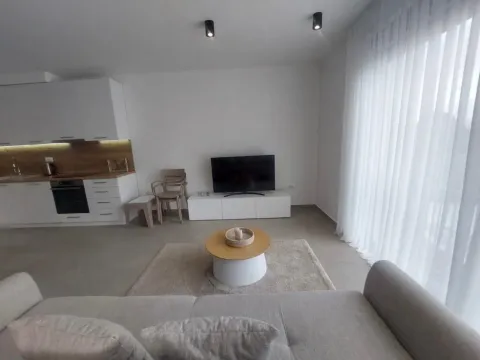 Izdavanje, dvosoban stan, 70m², Gradiošnica, Tivat - image 5