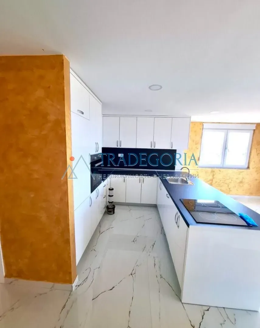 Prodaja, trosoban stan, 110m², Dobra Voda, Bar