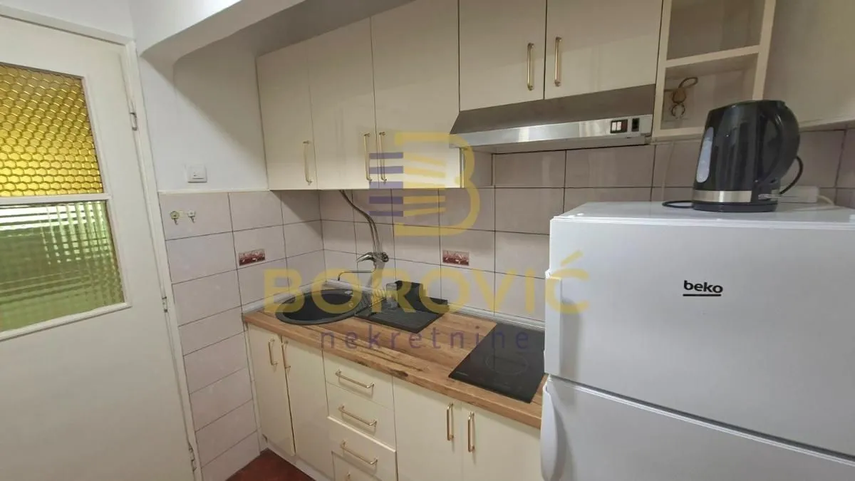 Rent, three bedroom apartment, 47m², Vračar Hram, Vračar Sve Podlokacije