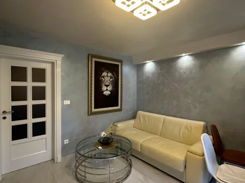 Rent, one bedroom apartment, 60m², Centar, Tivat