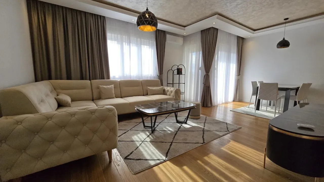 Izdavanje, stan, 94m², Central Point, Podgorica