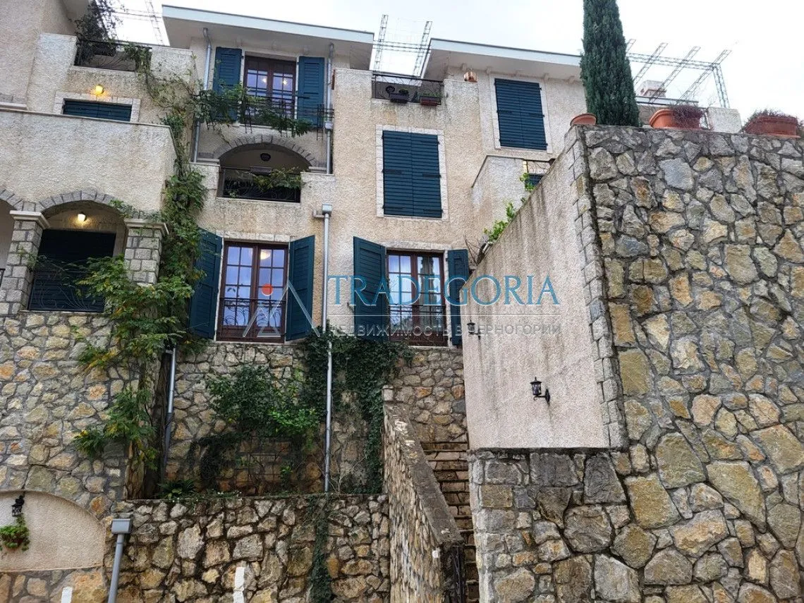Prodaja, trosoban stan, 126m², Koštanjica, Bar