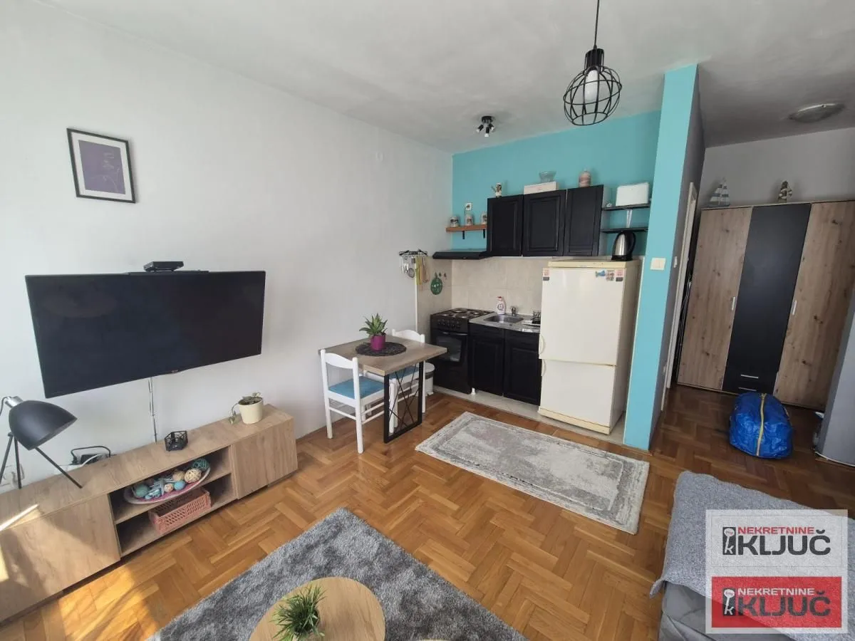 Izdavanje, garsonjera, 28m², Grbavica, Novi Sad Sve Podlokacije