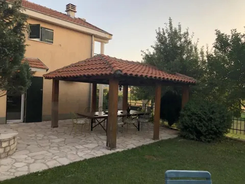 Izdavanje, kuća, 140m², Nikšić, Crna Gora - image 2