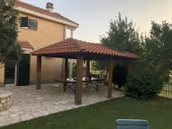 Izdavanje, kuća, 140m², Nikšić, Crna Gora - image 2