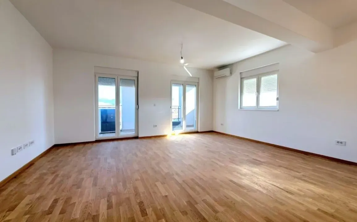 Prodaja, trosoban stan, 105m², Stari Aerodrom, Podgorica
