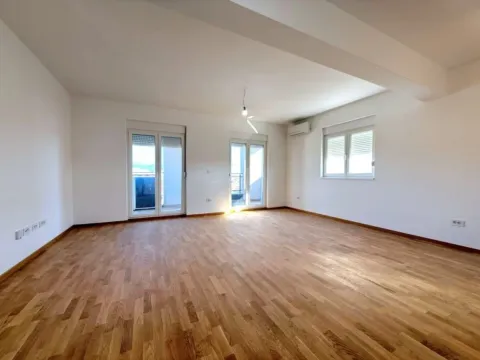 Prodaja, trosoban stan, 105m², Stari Aerodrom, Podgorica