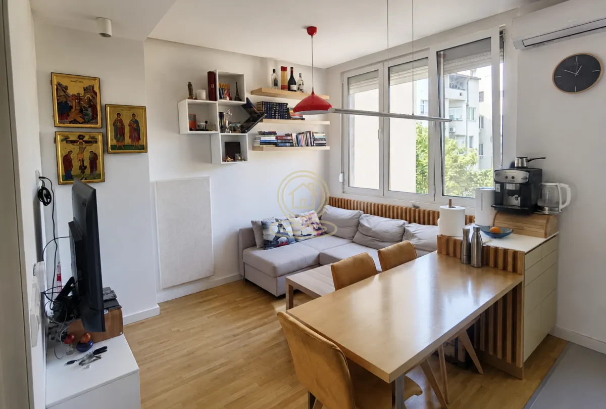 Izdavanje, trosoban stan, 56m², Stari Grad, Beograd