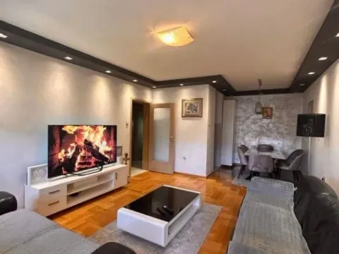 Izdavanje, dvosoban stan, 80m², Preko Morače, Podgorica - image 12