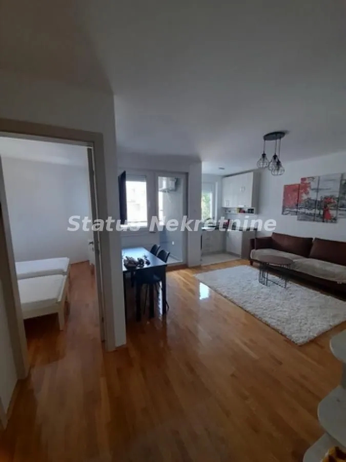 Izdavanje, jednosoban stan, 36m², Centar, Novi Sad