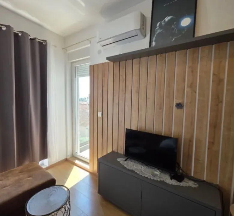 Izdavanje, jednosoban stan, 36m², Centar, Budva