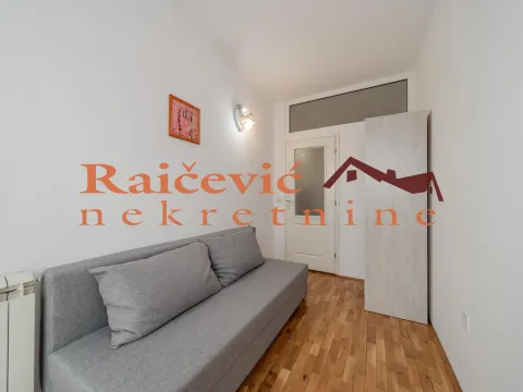 Rent, one bedroom apartment, 43m², Vračar, Šid - image 13