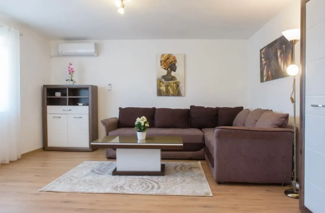 Rent, one bedroom apartment, 60m², Pod Kuk, Tivat