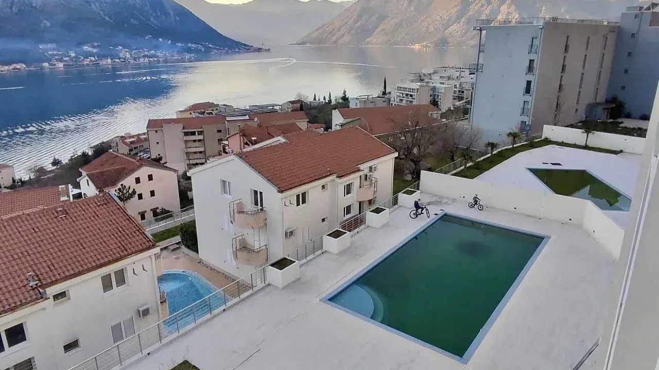 Prodaja, dvosoban stan, 78m², Dobrota, Kotor
