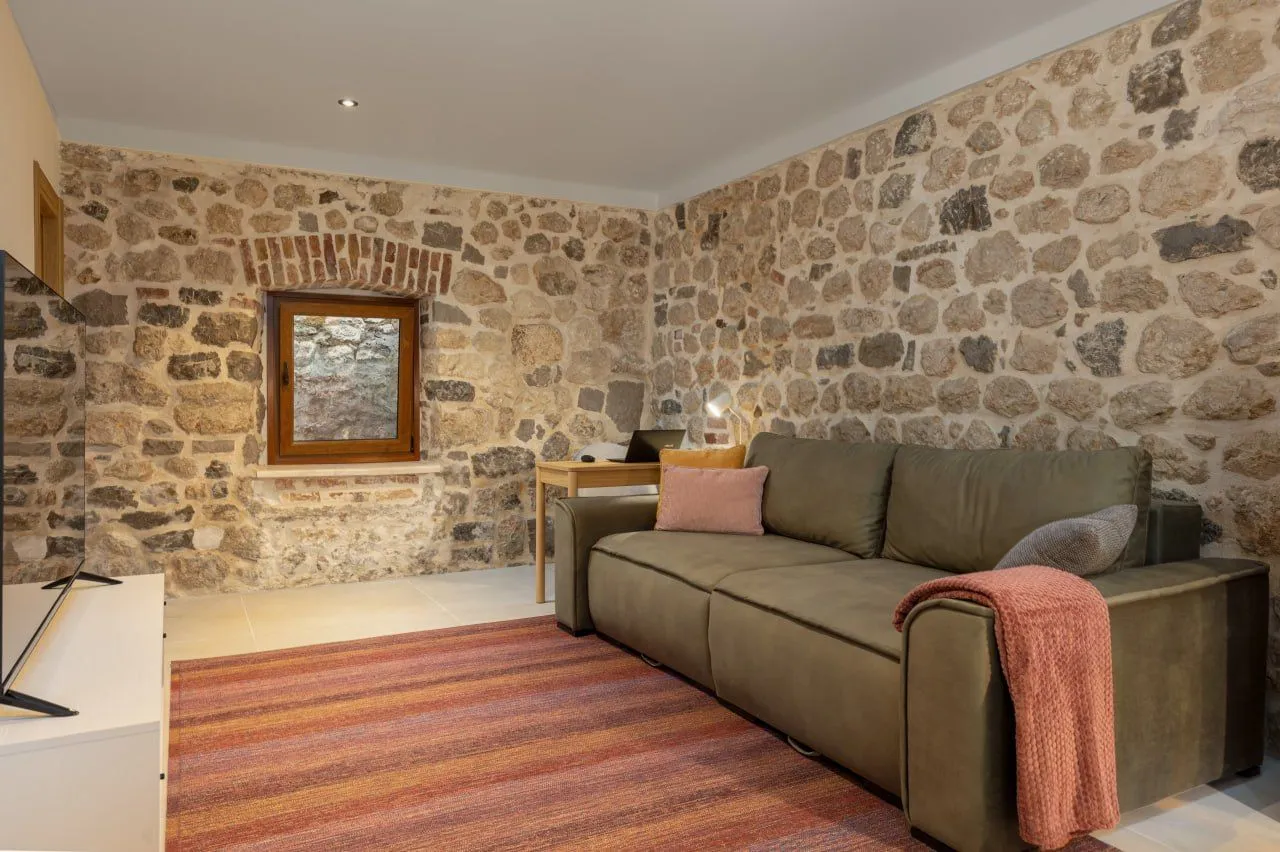 Prodaja, kuća, 170m², Škaljari, Kotor