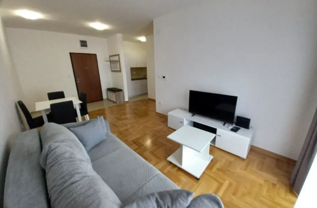 Izdavanje, jednosoban stan, 44m², Budva, Crna Gora