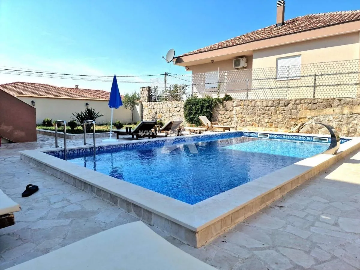 Rent, house, 300m², Krimovica, Kotor
