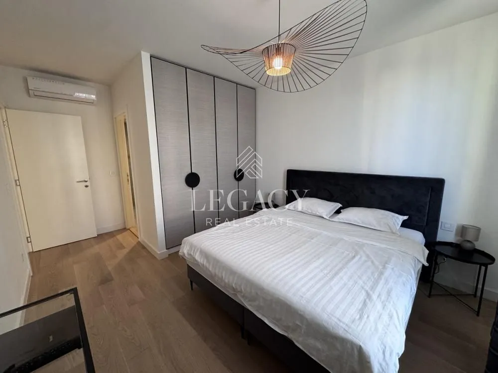 Izdavanje, trosoban stan, 77m², Savski Venac, Beograd